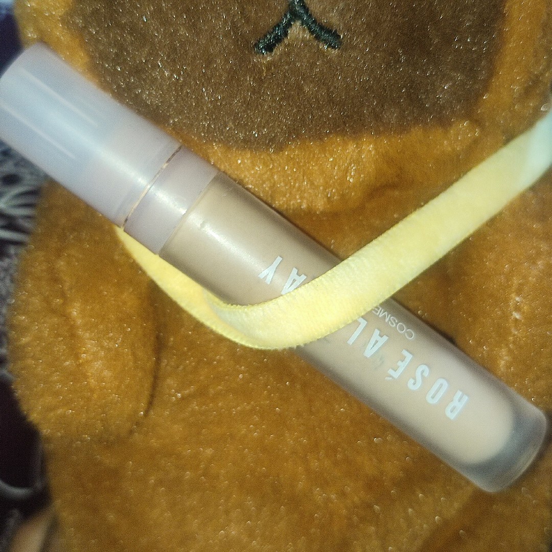 The Realest Lightweight Concealer - Medium Neutral imgfdn-b5bd3640-1704-41bd-a7f0-9c1fb61d6979