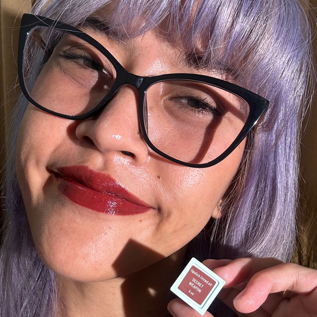 Lipslick Tinted Oil - Secret Weapon imgfdn-1e20b5fc-e117-4903-a51c-c17d92bdf179