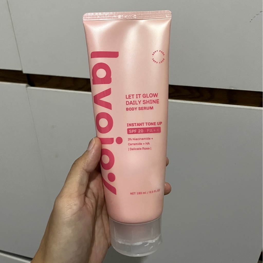 Let It Glow Daily Shine Body Serum Instant Tone Up SPF 20 PA++ imgfdn-8a974452-7e75-49bf-b908-e0931aff1a0a