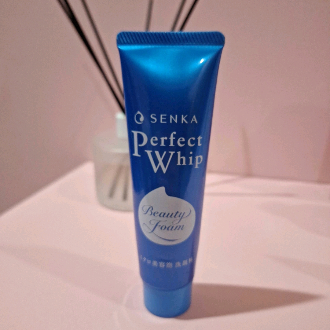 Perfect Whip Facial Foam imgfdn-55aedade-2b23-43c7-bc1d-12d733e32b28