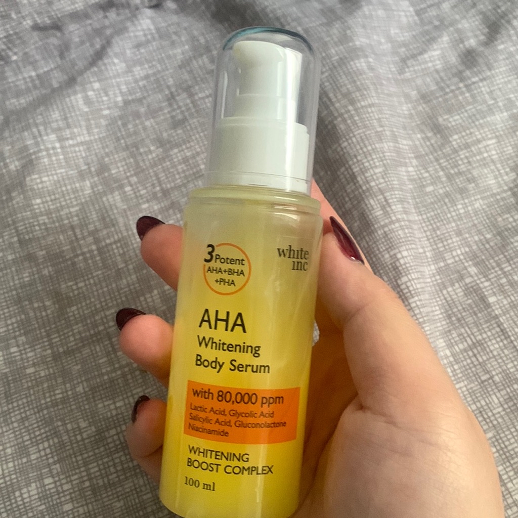 AHA Whitening Body Lotion imgfdn-f926562e-1666-4905-afc2-dec99d17483b