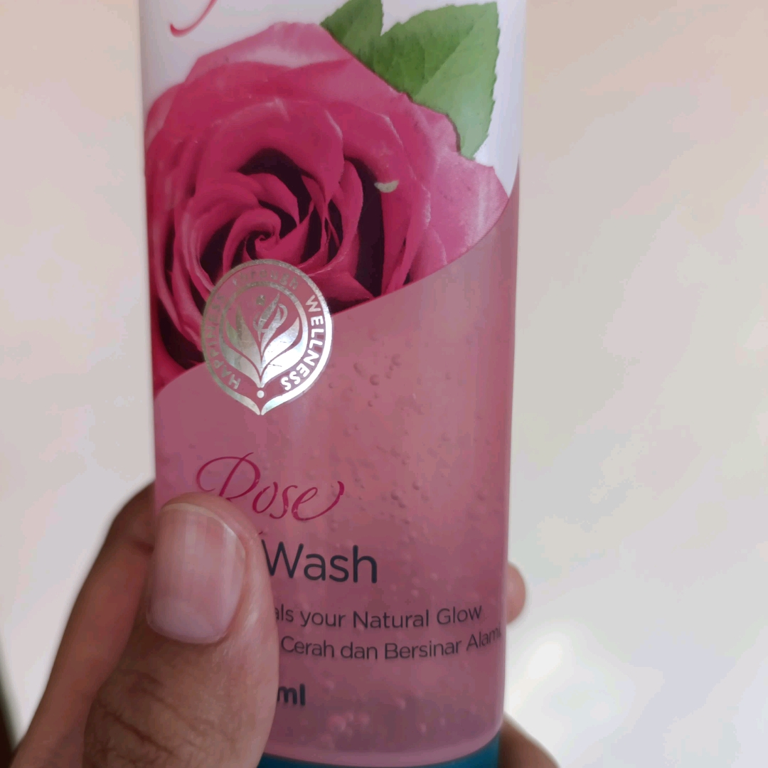 Natural Glow Rose Face Wash imgfdn-694ccedf-9133-441f-ae7b-7c47322b16aa