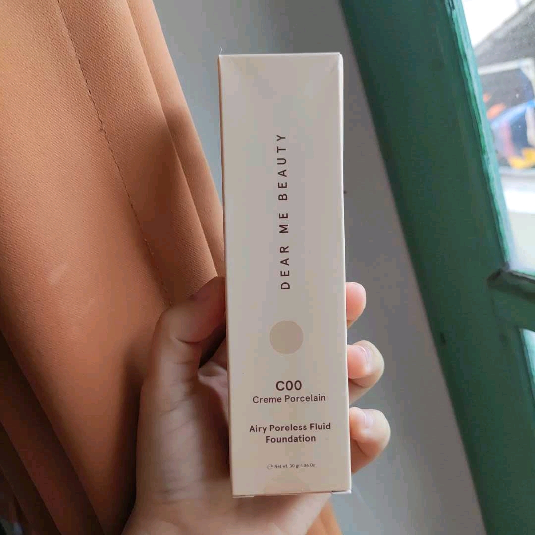 Airy Poreless Fluid Foundation - C00 Creme Porcelain imgfdn-48e6b686-8d4a-4526-bcfd-6517af25d7d7
