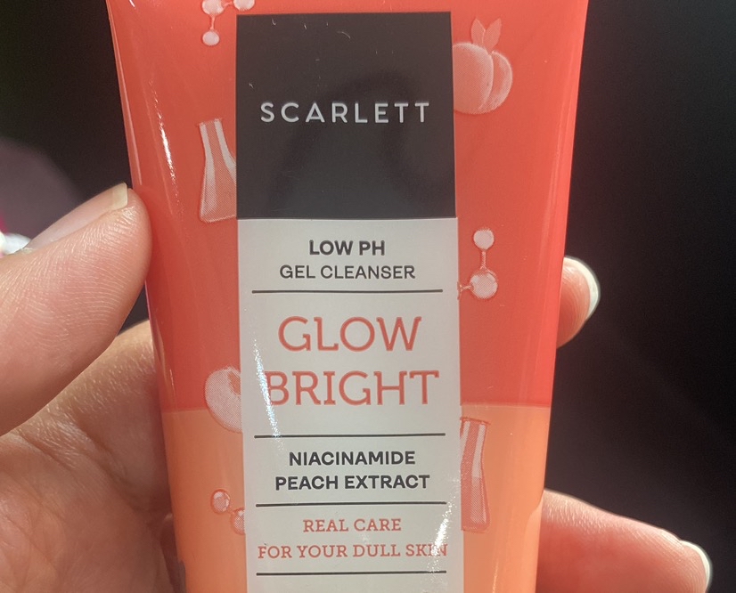 Low pH Glow Bright Gel Cleanser imgfdn-ebf2b9b0-7ed8-4ab4-a3bc-c95355f155a8
