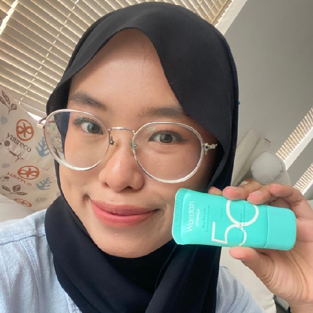 UV Shield Airy Smooth Sunscreen Serum SPF 50 PA++++ imgfdn-487325a4-50ad-42e9-a869-67d02e088071