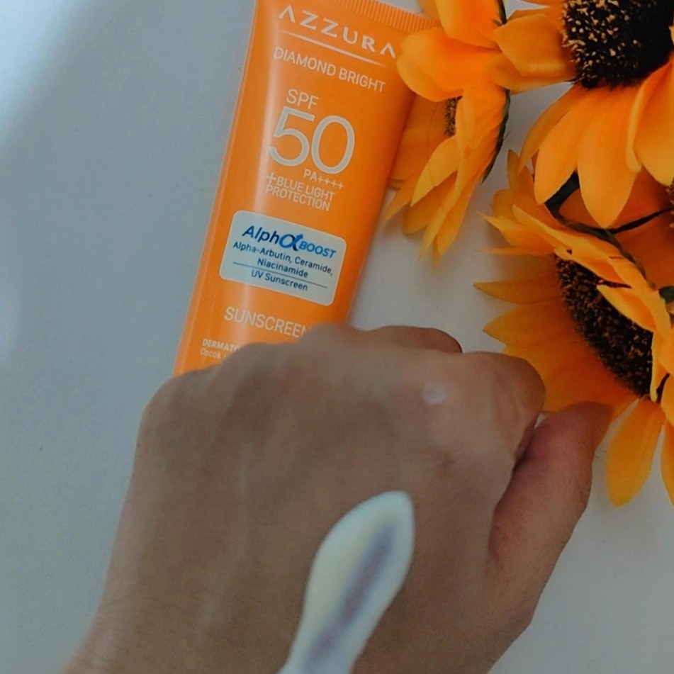 Diamond Bright Sunscreen SPF 50 PA ++++ imgfdn-2325b2a0-e204-4daa-9132-980bd65655da