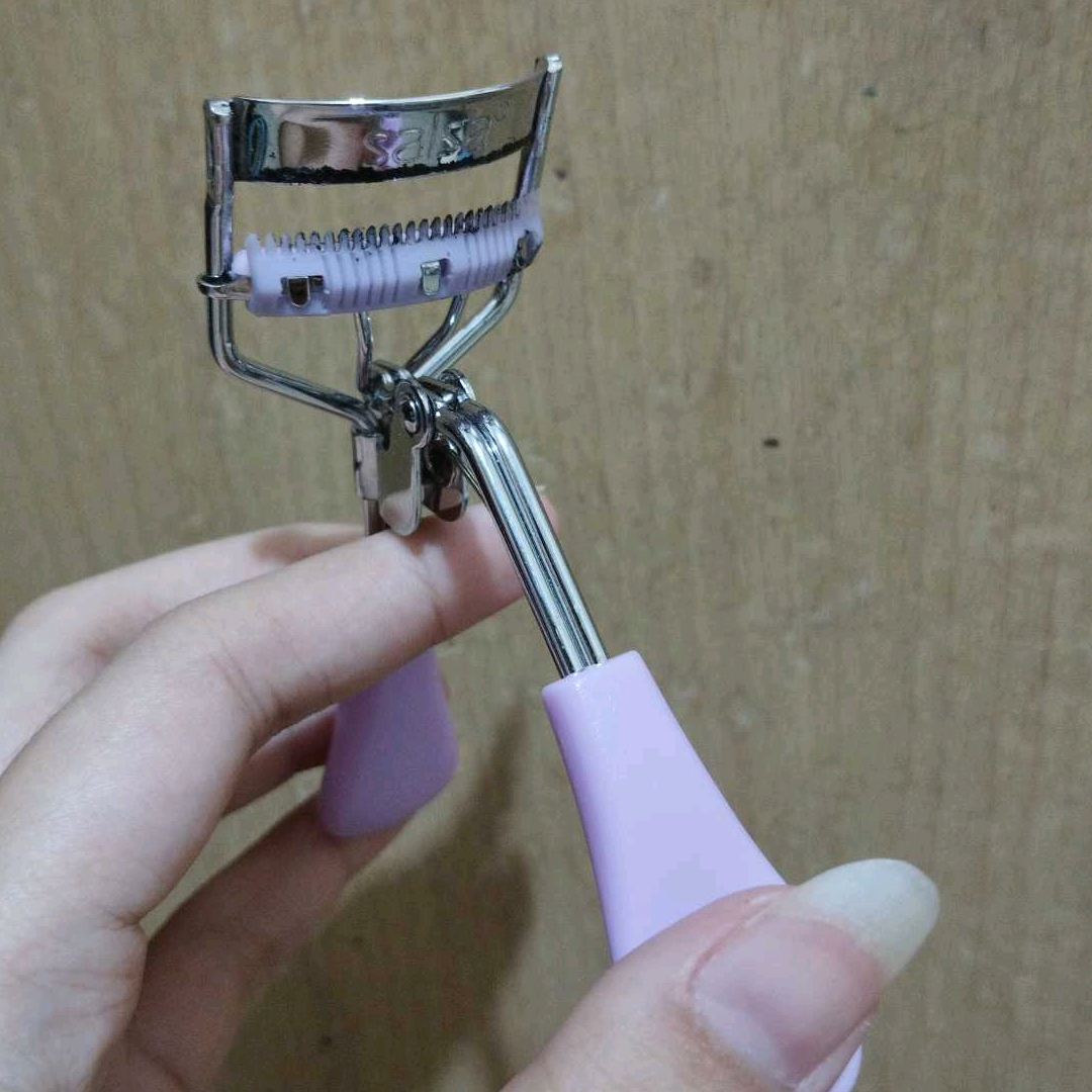 Vinylash Pro Eyelash Curler imgfdn-05e411c7-e38d-4f14-82a3-8bf52a46aff8