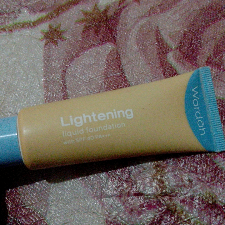Lightening Fresh BB Tint - 03 Warm Ivory imgfdn-717256d8-978e-427e-b30c-a19b9c861b9c