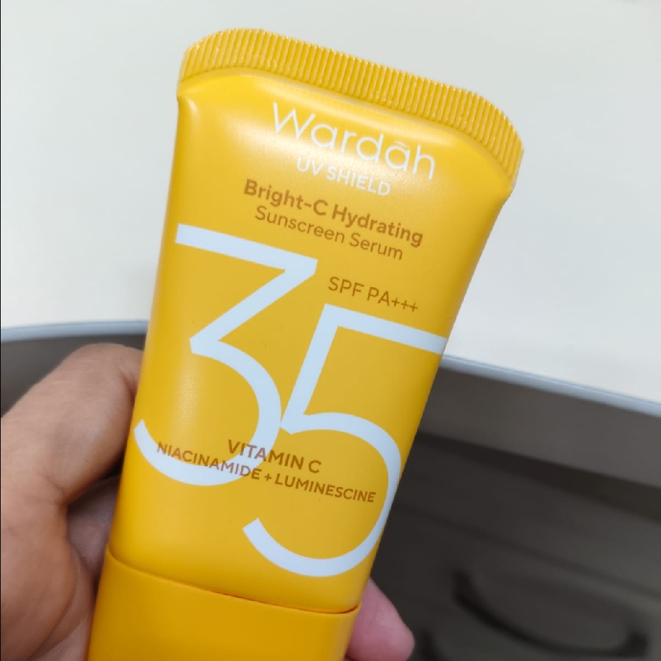 UV Shield Essential Sunscreen Gel SPF 35 PA +++ - New Formula and Look in 2025 imgfdn-c92fae30-1809-4f8b-8087-49a3cc7a607e