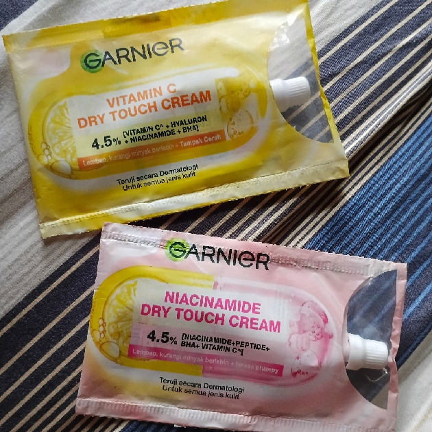 Mochi Dry Touch Cream Moisturizer - Vitamin C imgfdn-8bef9431-c46b-4e29-95a5-9d4d44cb6f35