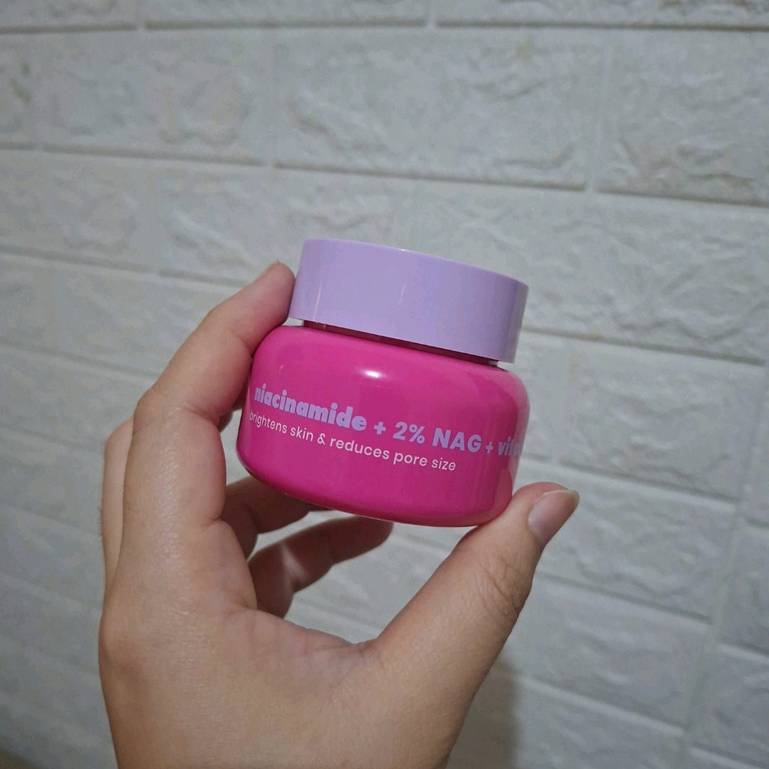 Water Bright Glow Gel Moisturizer imgfdn-29d1bc26-daf4-4cba-92d8-ea70d46431e1