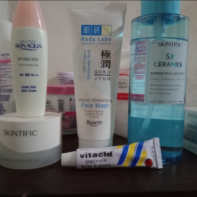 Retinoic Acid (HARUS DENGAN RESEP DOKTER) - 0,025 % imgfdn-8e28b0b6-78e4-4eae-96a1-b266c936a323