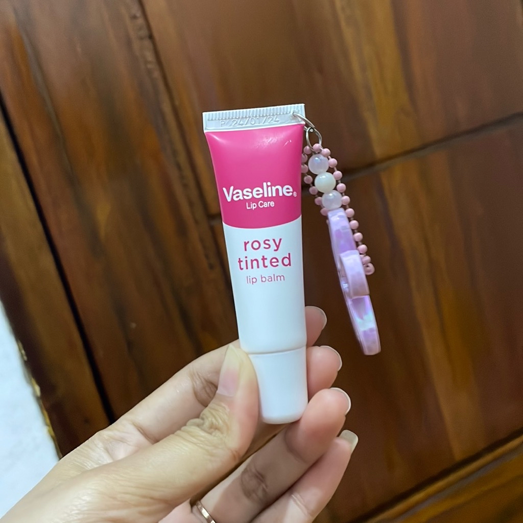 Lip Therapy Tube - Rosy Tinted imgfdn-cca6e6d8-6104-4f9c-8dd9-fd9b5d62892e