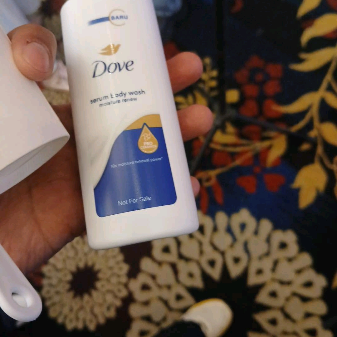 Visible Glow Gradual Self-Tan Body Lotion Light to Medium imgfdn-cbe012c8-3ec3-469a-a5b6-192f8efd8c91