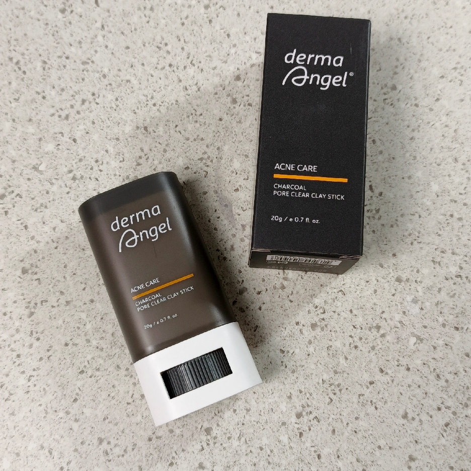 Charcoal Pore Clear Clay Stick imgfdn-611a09f5-179c-4277-beb6-f017e0ccb5a7