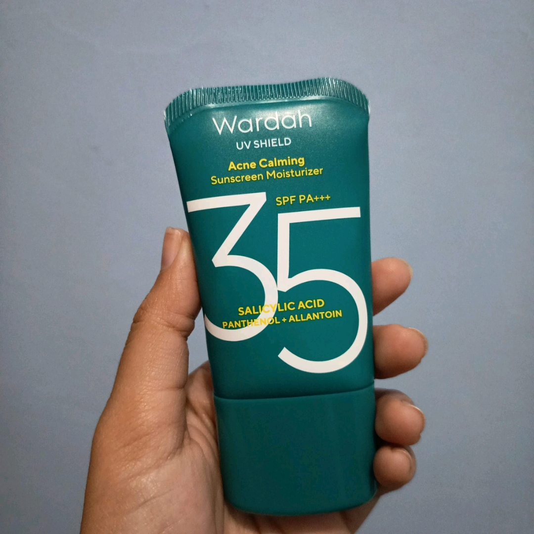 UV Shield Acne Calming Sunscreen Moisturizer SPF 35 PA+++ imgfdn-90c444b1-e453-4f04-8868-f209e266a5ca