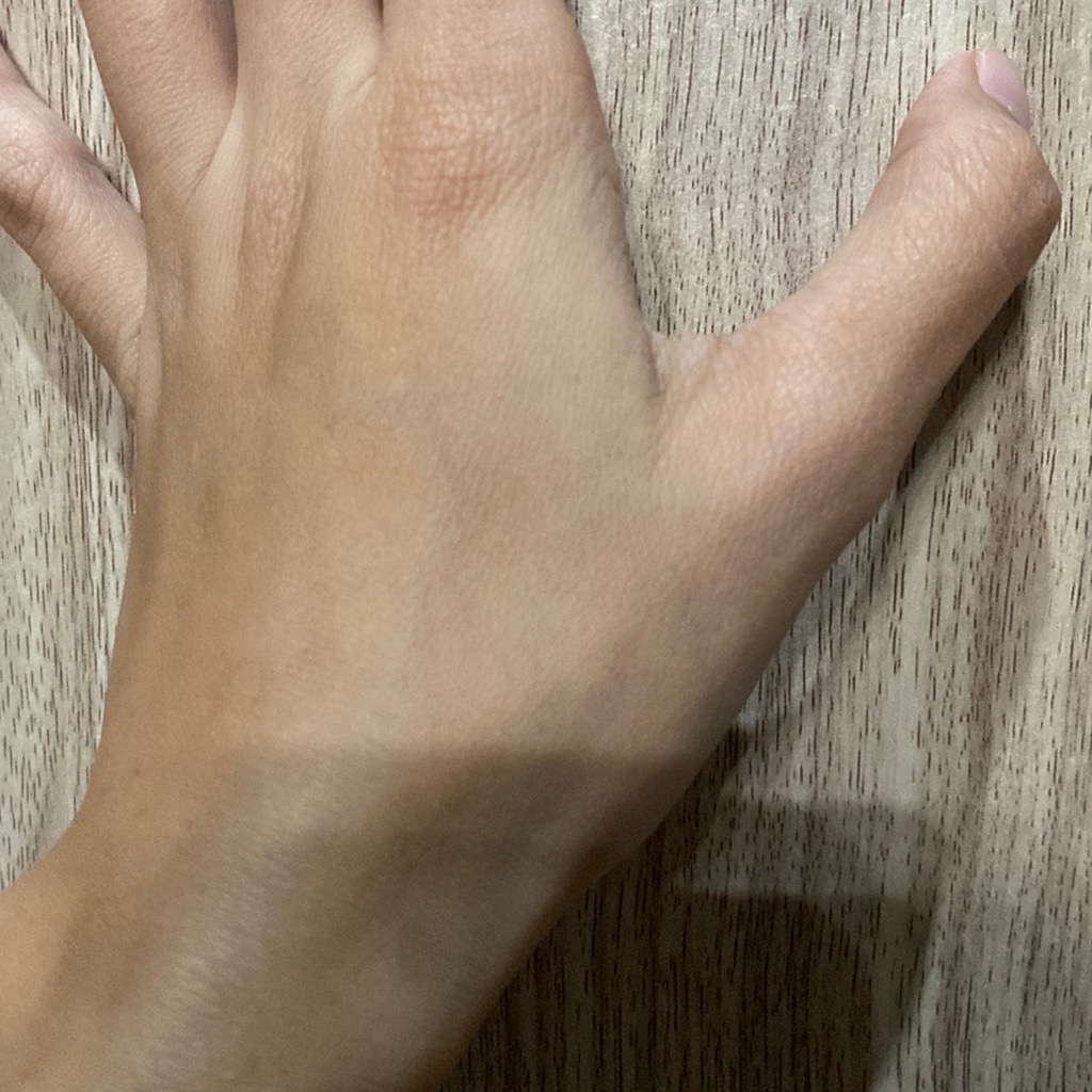 White Glow Body Serum imgfdn-f131af87-c60f-441e-b190-60cb9fcc3aea