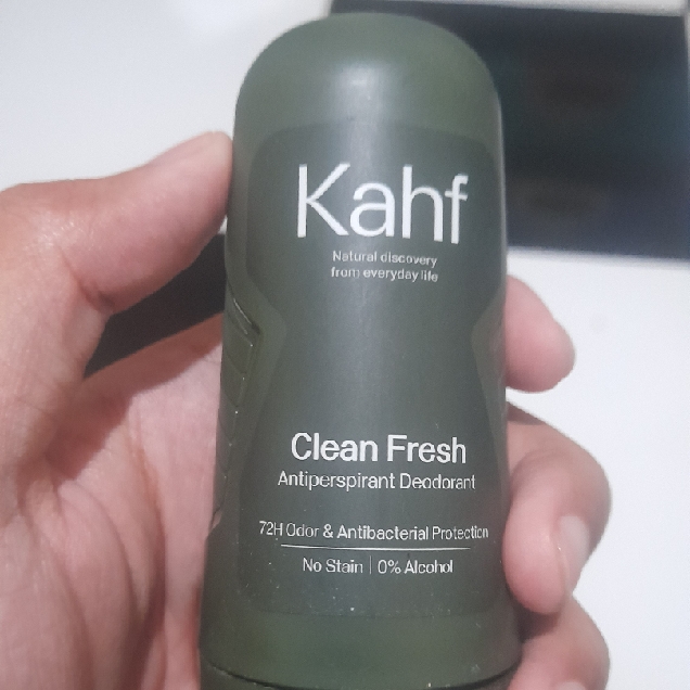 Antiperspirant Deodorant Roll On - Clean Fresh imgfdn-5748c990-b1d8-4de3-8388-9d12f3e74877