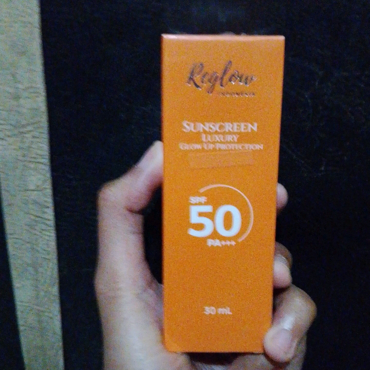 Sunscreen Luxury Glow Up Protection SPF 50 PA +++ imgfdn-730e8fa8-3274-4280-86f6-325333dddcfb
