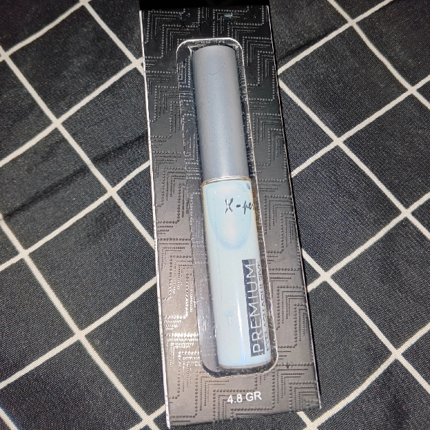 Premium Eyelash Adhesive imgfdn-987ecd46-01e2-4d46-a1db-67fedc3caa00