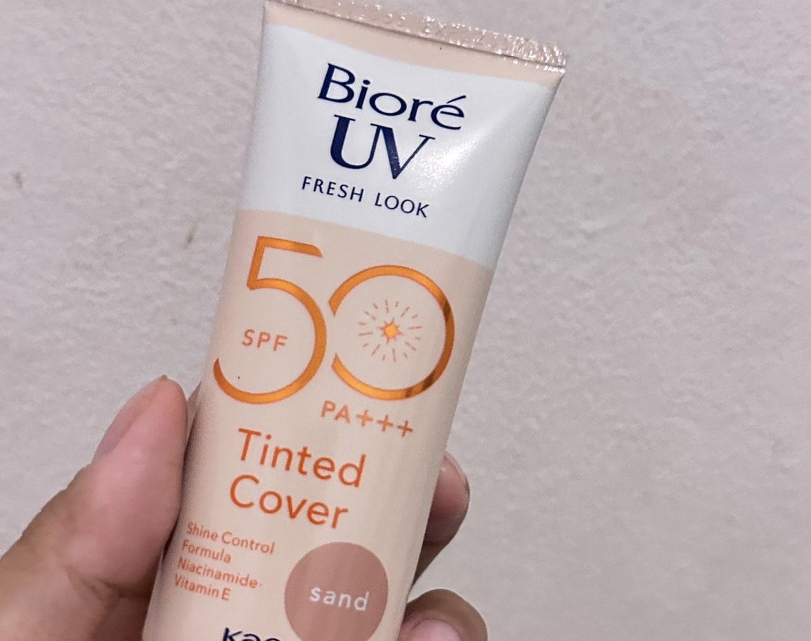 UV Fresh Look Tinted C SPF50 - Sand imgfdn-1c13736b-b7c4-46fb-867b-8ffc9272a3e4