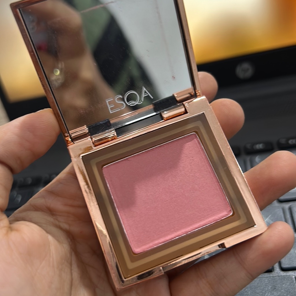 Blush - Milan imgfdn-3b591f66-e72d-4686-9903-f6a639aa5359
