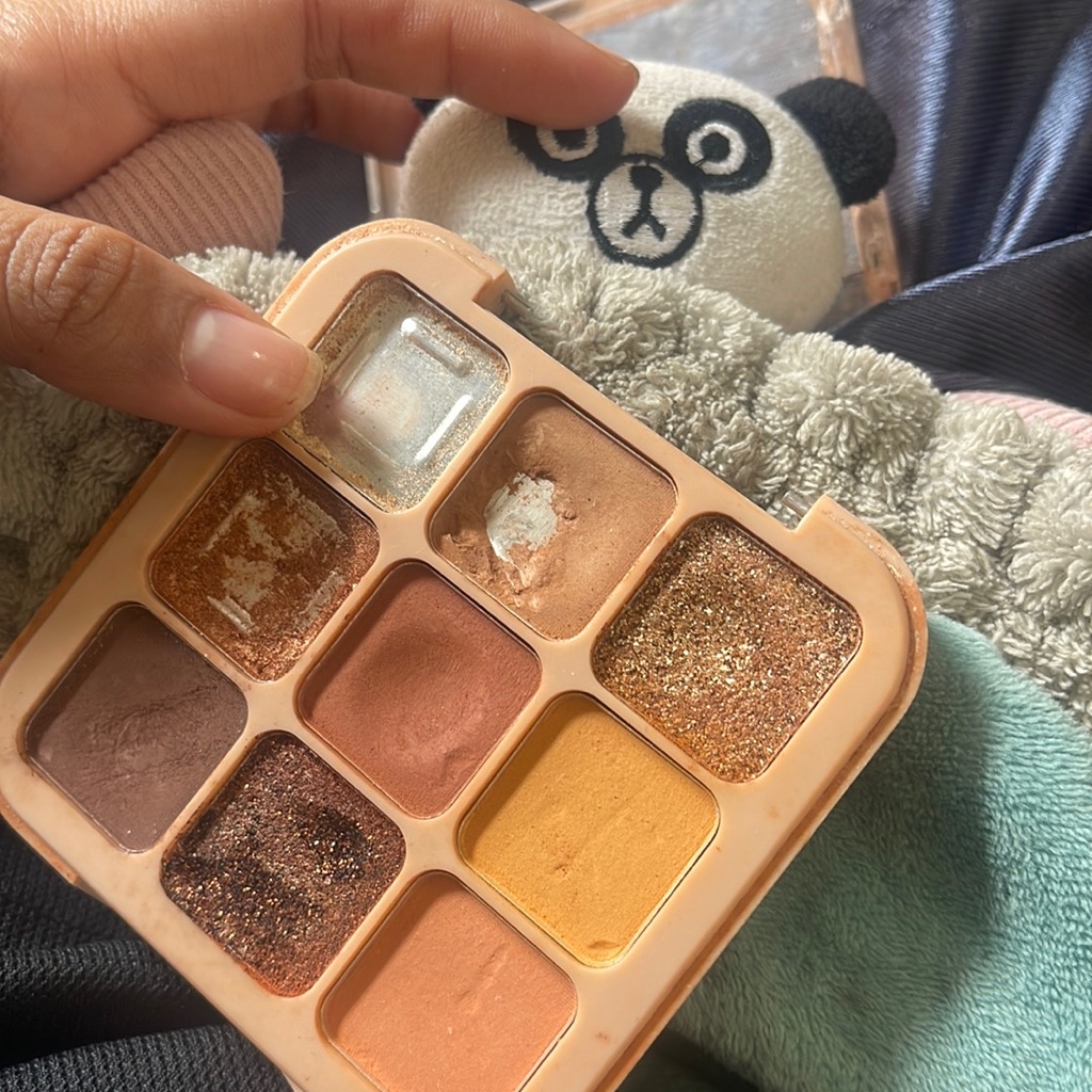 Jeju Color Picker Eyeshadow Palette imgfdn-25f151da-c6a9-4e27-ab08-bb006ac7aa63