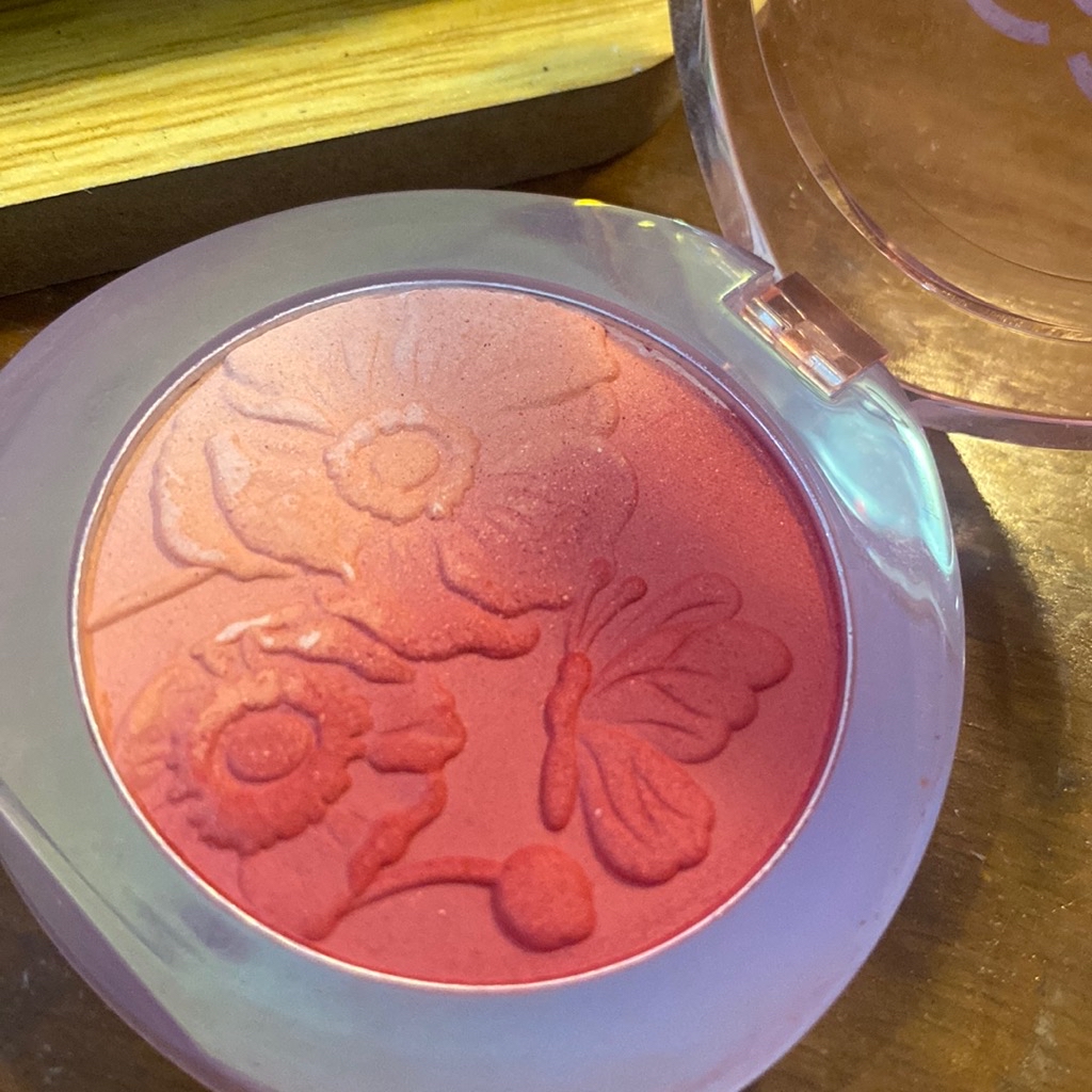 Tender Touch Soft Ombre Powder Blush - 04 Paloma imgfdn-c4237fc4-8ecf-4af7-9ee5-80fcd353bcaa