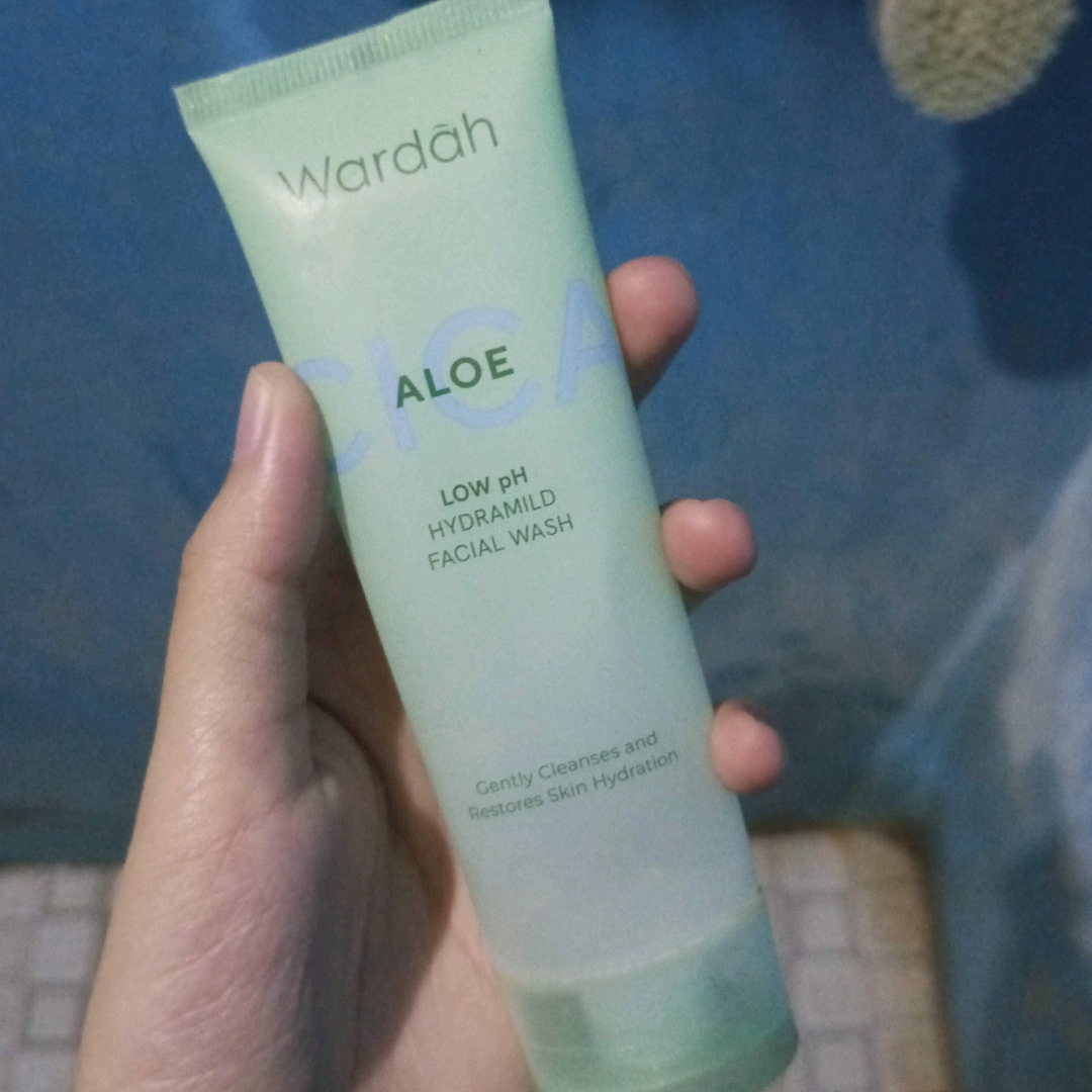 Cica + Aloe Low PH Hydramild Facial Wash imgfdn-a38964b1-1e49-42da-ae8b-0e1d456ff49b