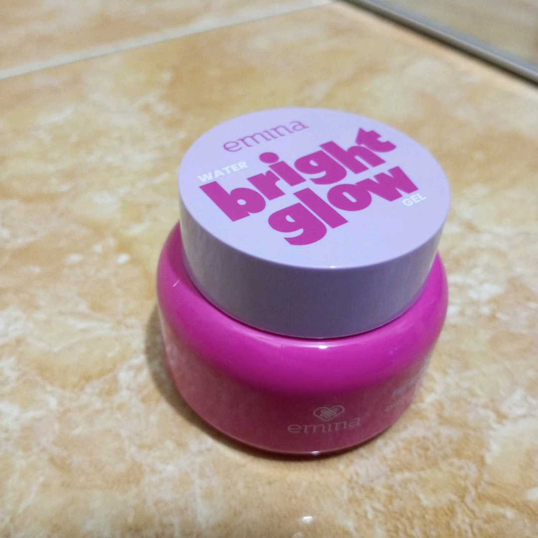 Water Bright Glow Gel Moisturizer imgfdn-d29c16e9-706f-4923-a2a7-6180a19b1448