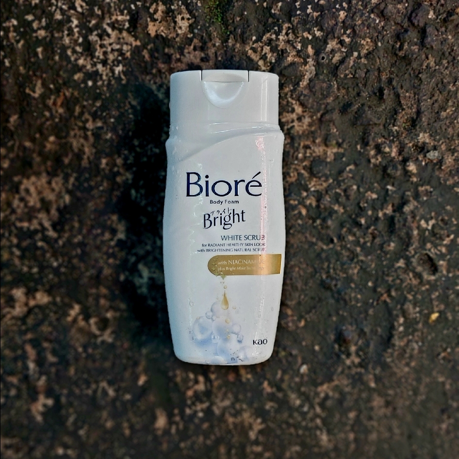 Bright Body Foam - White Scrub imgfdn-877db845-85d4-45c2-aa2c-6a68b19e6366
