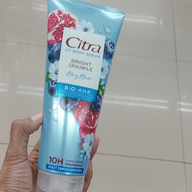 UV Body Serum Bright Sparkle Berry blush imgfdn-29a7b013-7cf1-4eb2-ad53-6ca3645b8919