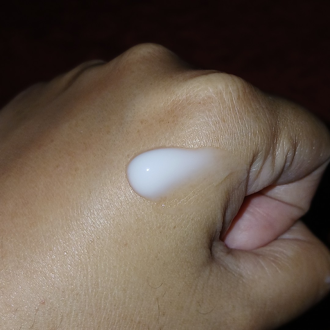 Healthy Bright Gluta-Hya Serum Burst Lotion - Smoothing Perfector imgfdn-764ea3c8-9adf-47c8-a6ee-107899800168