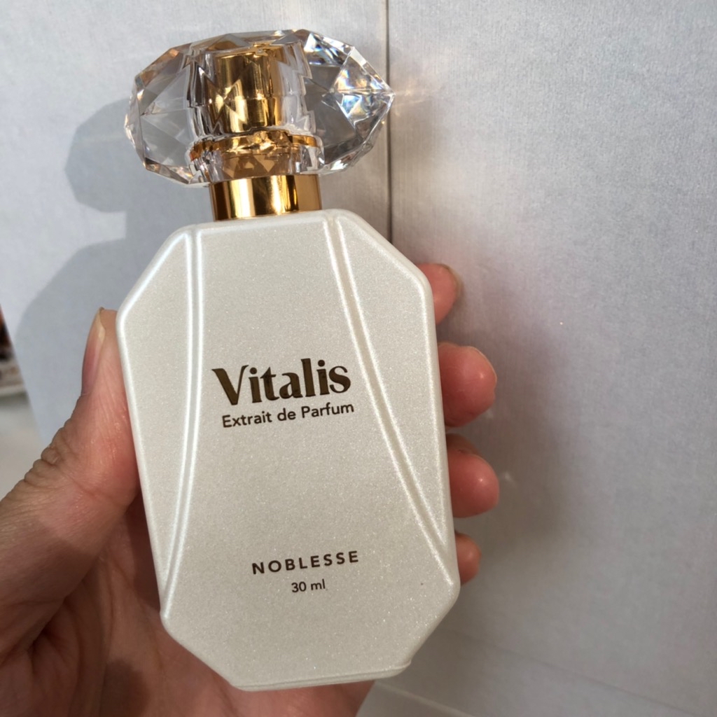 Extrait De Parfum - Noblesse imgfdn-eea1d4ce-dbbf-4d74-84fd-595eed4abdb0
