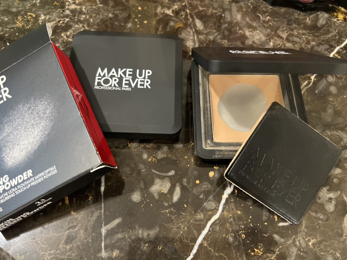 HD Skin Perfecting Pressed Powder - 2.1 Medium imgfdn-ddf051ac-5800-4e0a-a1b8-eb7210c32f12