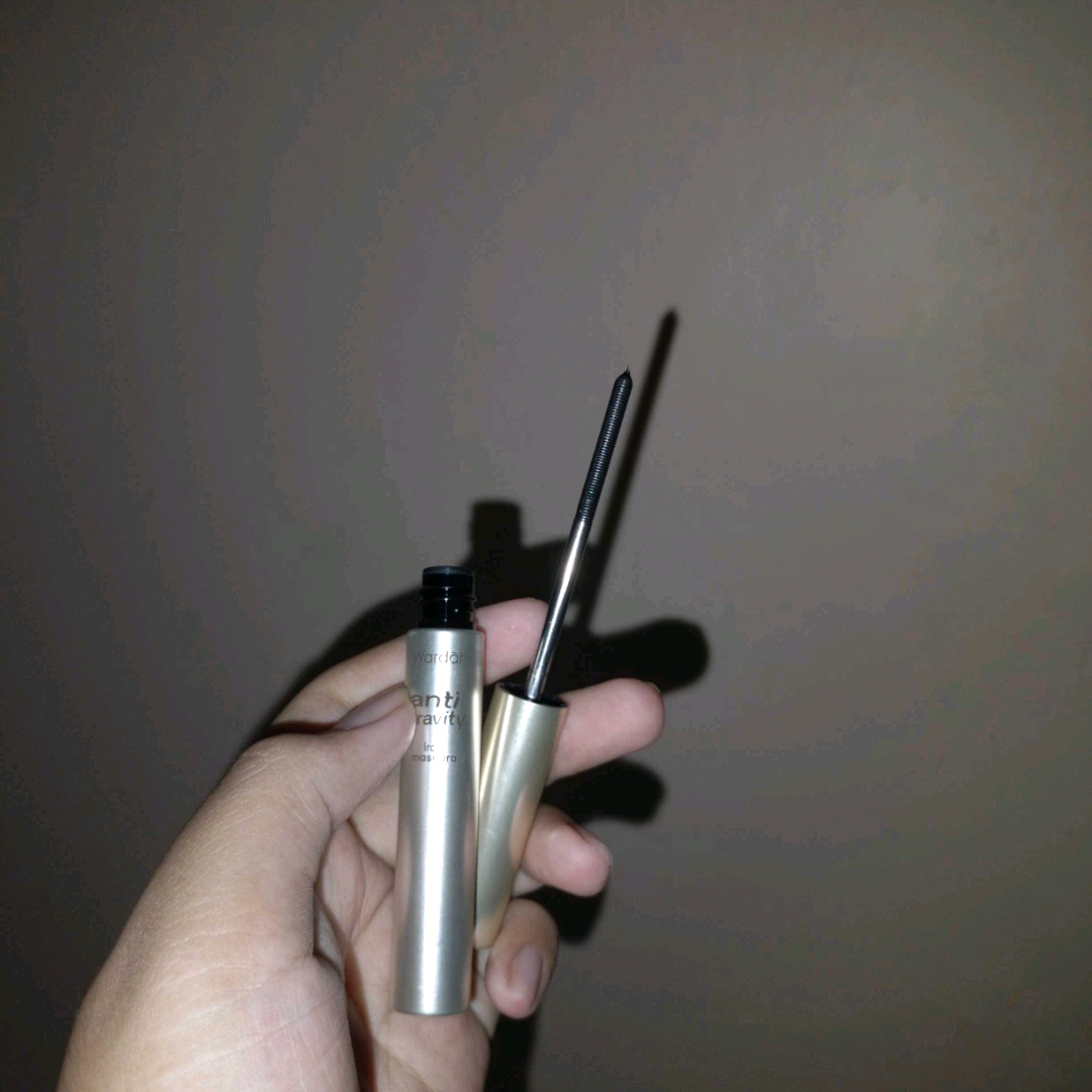Anti-Gravity Iron Mascara imgfdn-c587c4ab-0e46-4b1d-a401-f073dc4d24d4