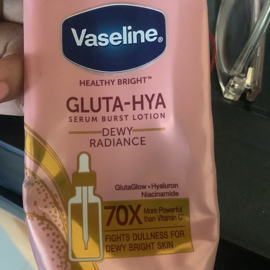 Healthy Bright Gluta-Hya Serum Burst Lotion - Dewy Radiance imgfdn-372eb668-8cfb-4e45-8070-9b145e9bd9ad