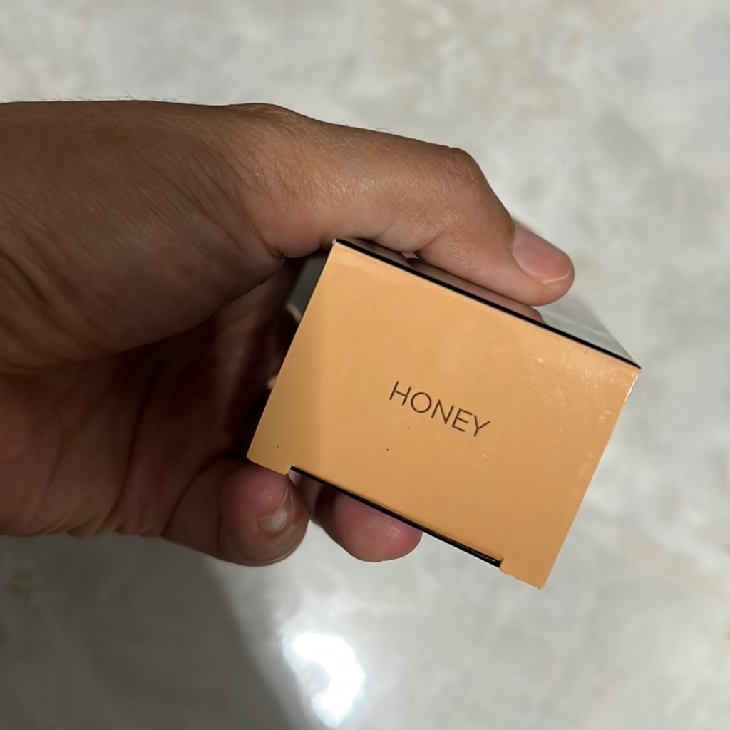 Flawless Illuminating Foundation - Honey imgfdn-4043a5c1-2923-43cf-9bec-609eca61ccaa