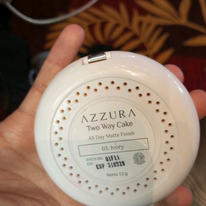 Two Way Cake - Natural imgfdn-a4b6fbe9-a2e8-40e1-b4e8-64ca7d5b0a40