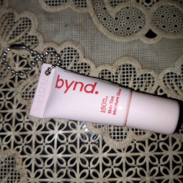 Skin Tint Moisture Glow SPF 50 PA+++ - 3.5 Sand Beige imgfdn-21bde31c-872f-42a6-8e54-5df7ec4f6545