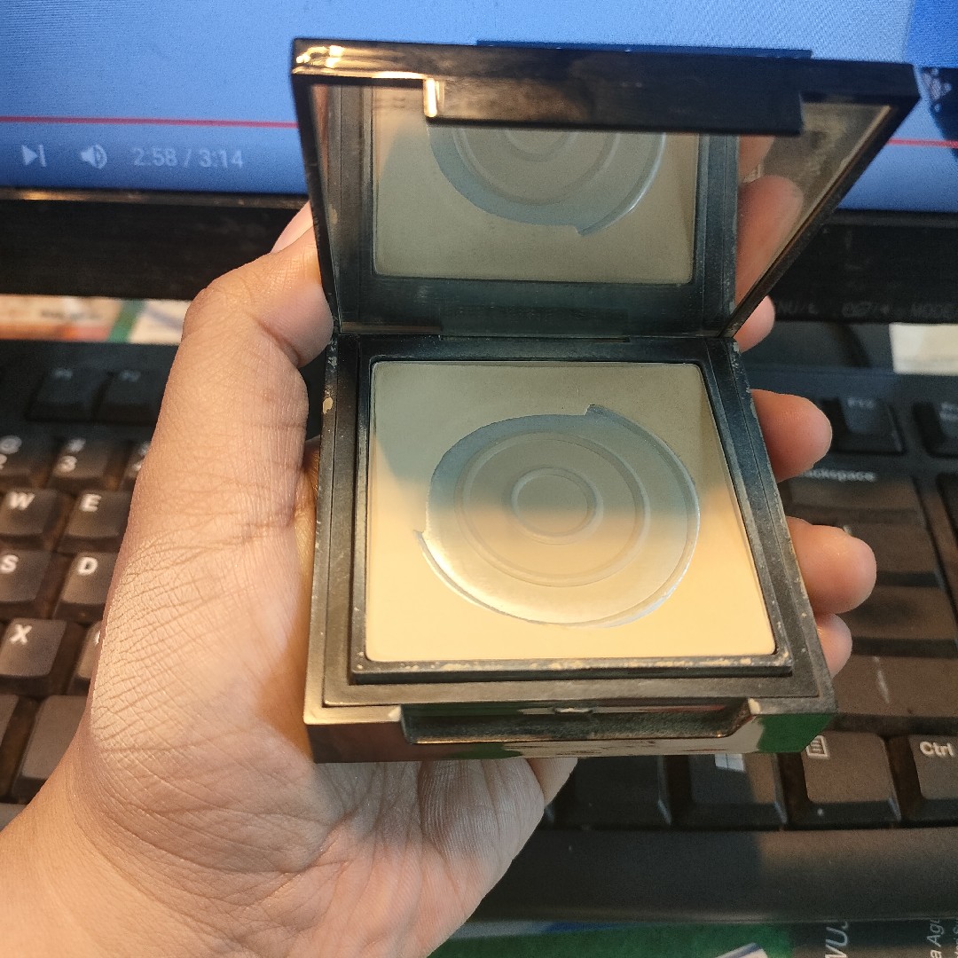 Holy Perfecting Pressed Powder - Aurora imgfdn-c95f3150-f720-438c-a1cd-3b71dc560b14