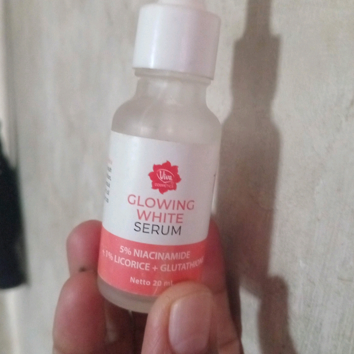 Glowing White Serum imgfdn-26551d15-8bf4-44c7-8c79-b03d07160c23