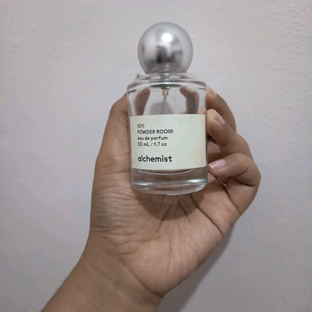 Powder Room Eau de Parfum imgfdn-c6a6c809-6561-428d-a2fa-0337c4b16e15