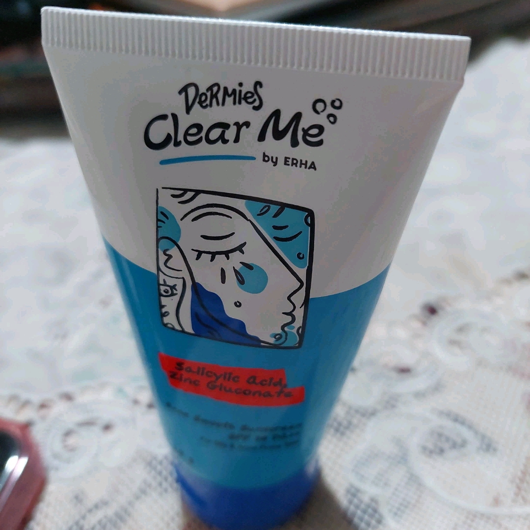 Clear Me Acne Smooth Sunscreen imgfdn-44daf705-4130-4bf9-bd9f-491a5ac2bb8f