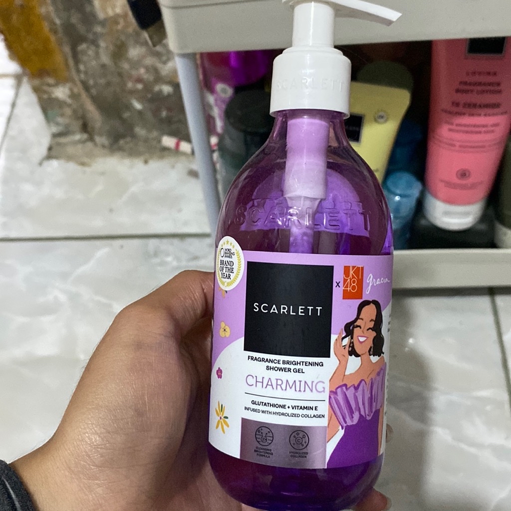 Fragrance Brightening Shower Gel - Charming imgfdn-65e307ac-9bda-47ff-a860-d0570c811541