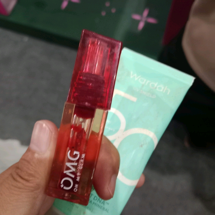 Glassy Lip Tint - 05 Caramel imgfdn-eb458acb-38c9-4092-89c8-4916dbc703a5
