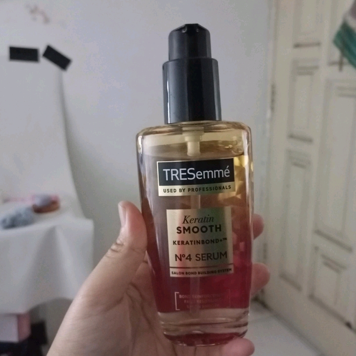 Keratin Smooth Serum imgfdn-3fc2f7bf-60ba-45a4-91f8-df5f45a84352