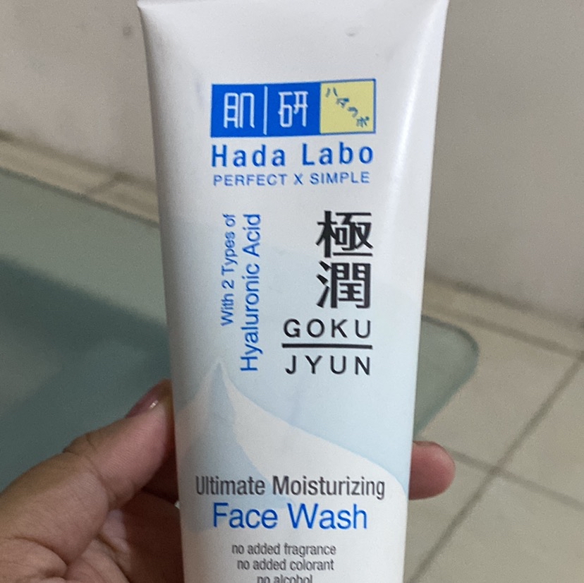 Hydra & Whitening Face Wash - Super Hyaluronic Acid imgfdn-a825f9c1-6a68-472b-a276-6c01f223e0c3