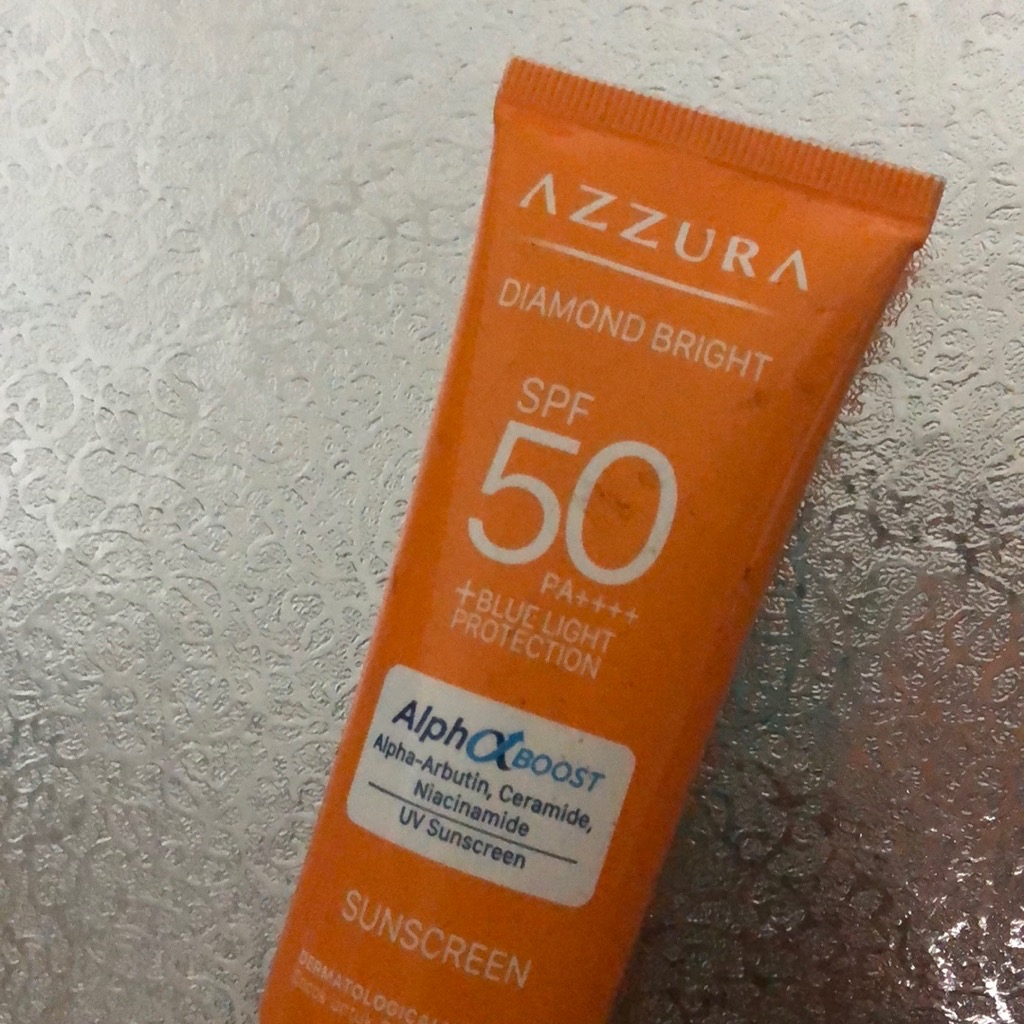 Diamond Bright Sunscreen SPF 50 PA ++++ imgfdn-98c04730-3c3d-486a-a39f-c7587c43d3ea