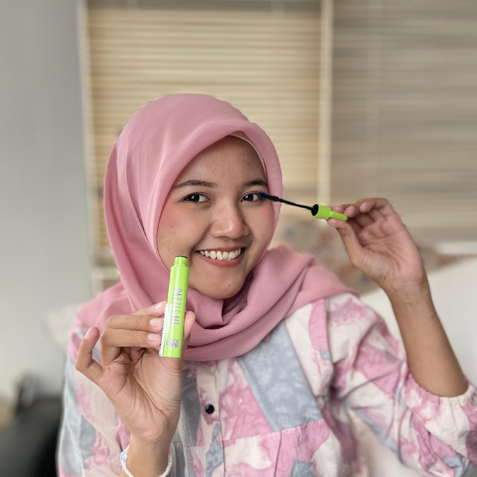 Lock & Pop! VoluMAX-ing Mascara imgfdn-c6b8adc5-3bcd-4b70-8ca7-b938b7b61cbd